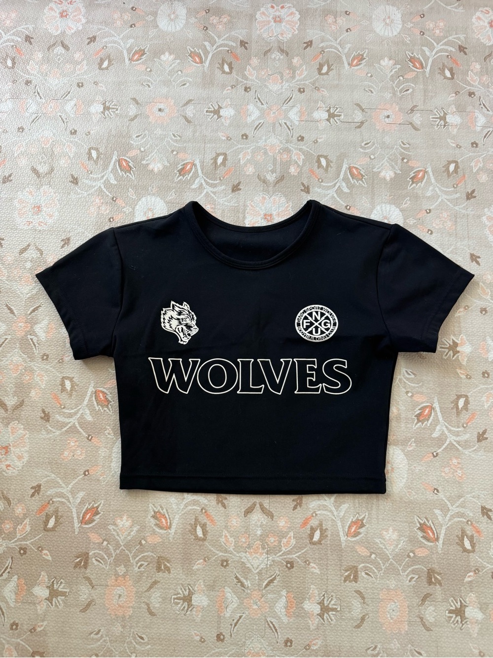 Wolves Black Short-Sleeve Crop Tee - Picture 1 of 2